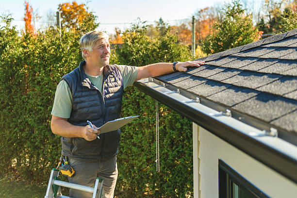 Professional Roofing technician working in Fraser, MI